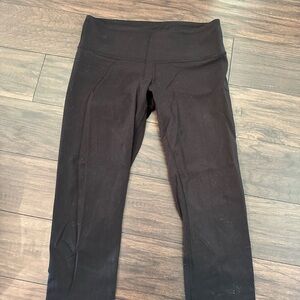 Lululemon Capri. Black. Size 6